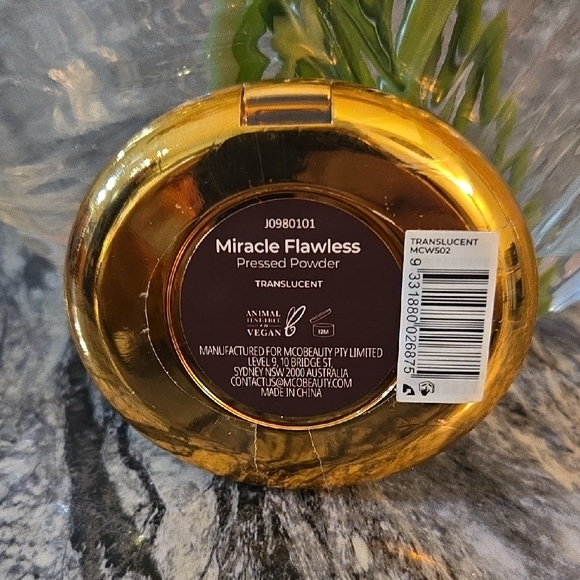 Flawless Glow Set - Gold and Cream - Picture 8 of 8